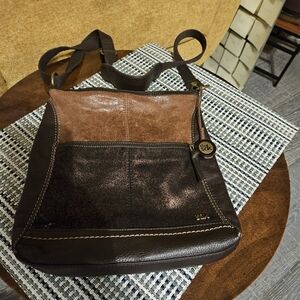 Sak Kendra 2007 gently loved two-toned leather vintage SAK purse.  SD $
